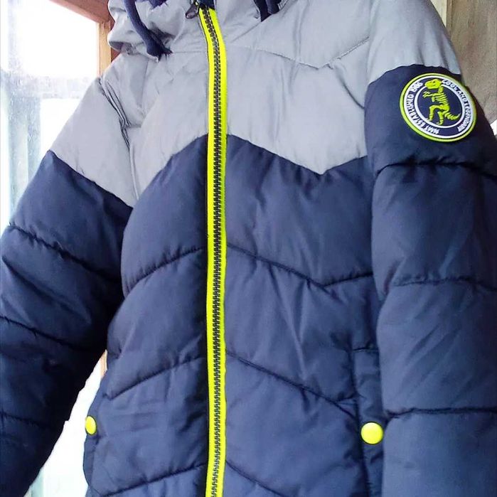 Продам куртку на мальчика 3-года