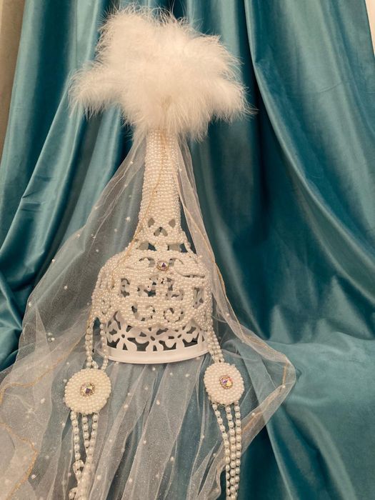 Сәукеле ручной работы