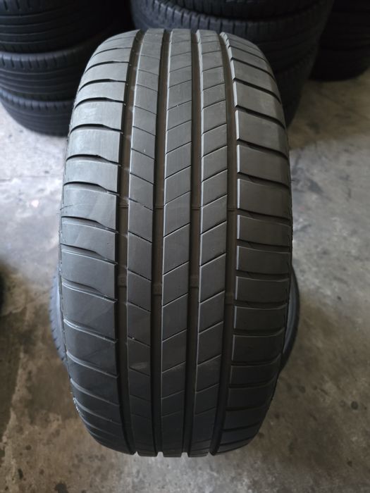 Bridgestone 215/55 R17 94V vară