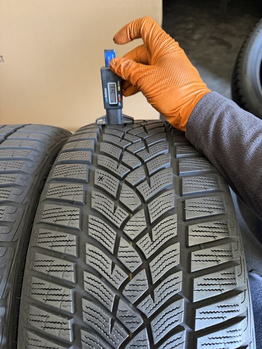 4 anvelope iarna 225/45/17 , GoodYear , 7-7.4 mm , DOT 2021 !