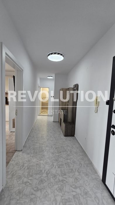 Дава се под наем Тристаен апартамент в Варна, Център - 80 кв.м за 750 € - Снимка #13