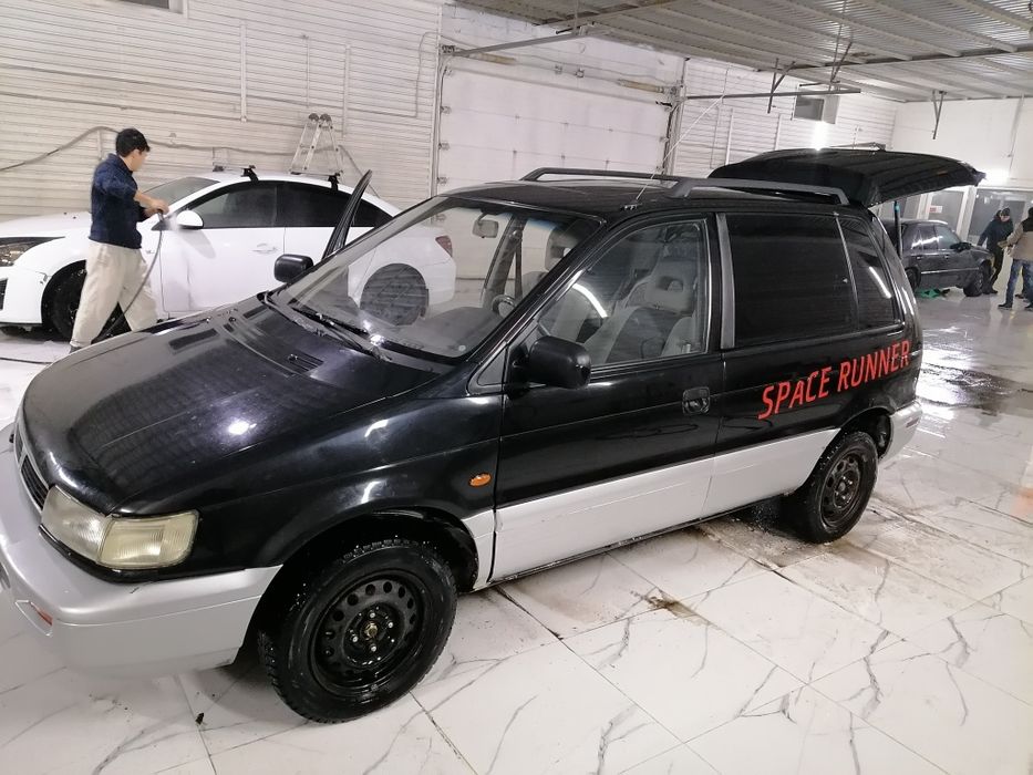 Митсубиши спейс руннер