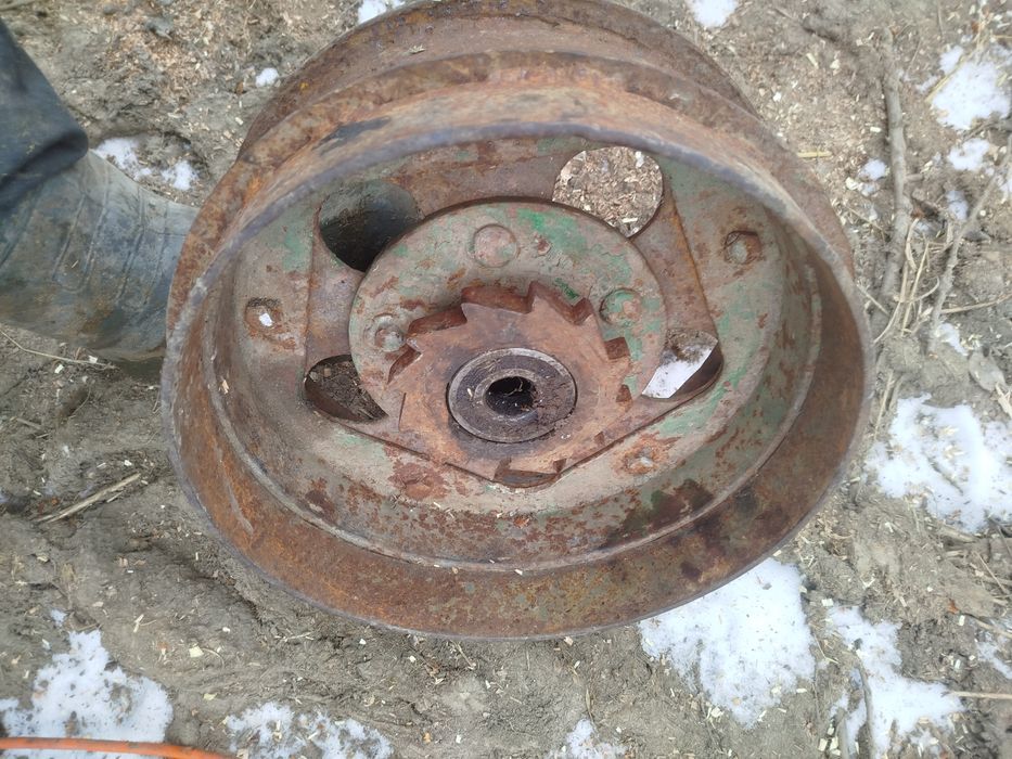 Vând  sau schimbroti de 13 pe flanșă cu tot clinchet și cerc pt frana