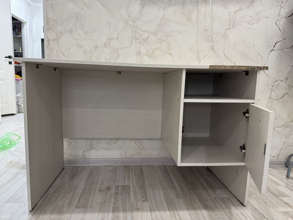 Письменный стол. В хорошем состояний