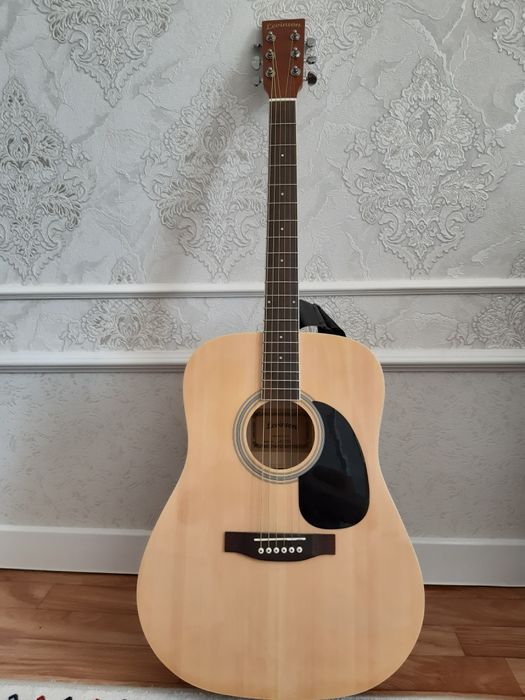 Инстурмент гитара музыкалный