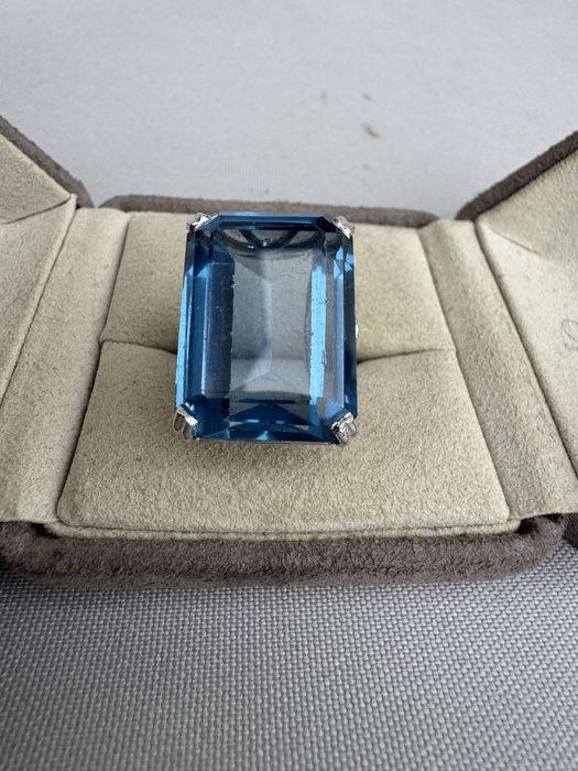 Inel din argint si topaz