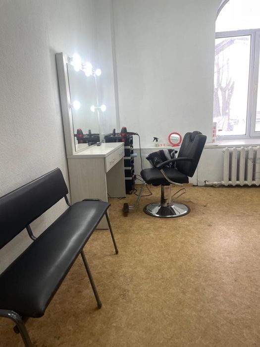 Продам готовый бизнес с хорошей проходимостью Парикмахерская