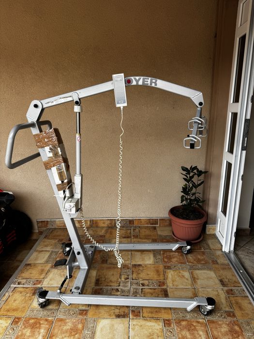 Macara/lift  electric persoane cu dezabilitati/infirme