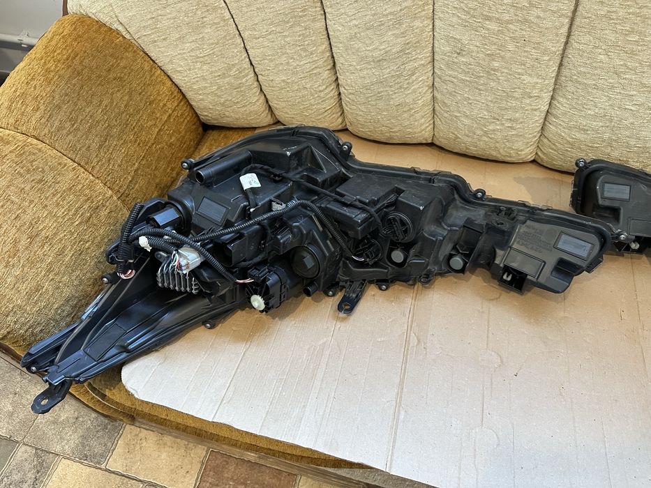 Faruri, Far stanga / Far dreapta Toyota Corolla 2018-2022, E210