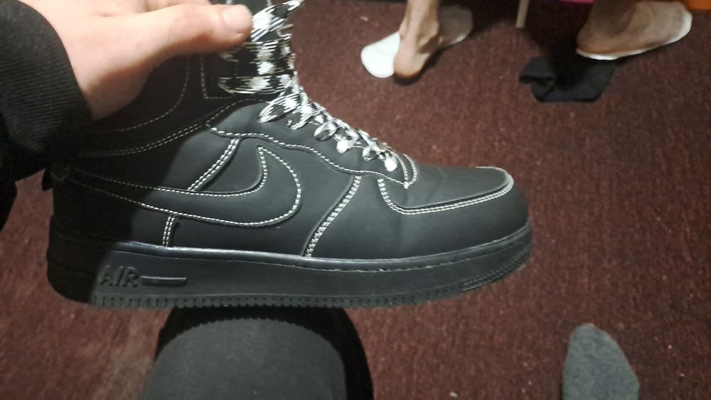 Продам зимние кроссовки