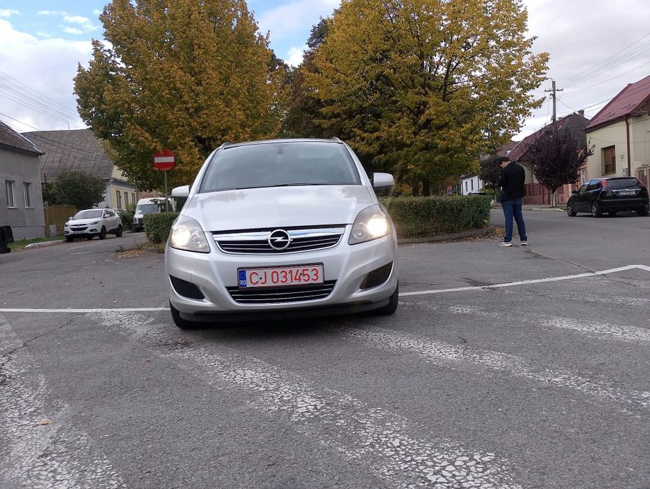 Vând Opel zafira 2011 1.7 diesel ecoflex 7 locuri