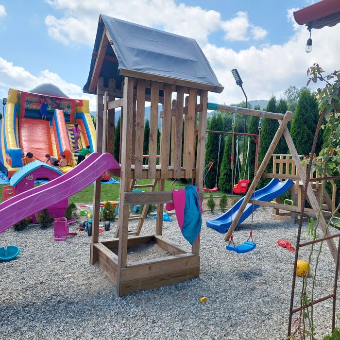 Tobogan gonflabil gicant de inchiriat și loc de joaca copii