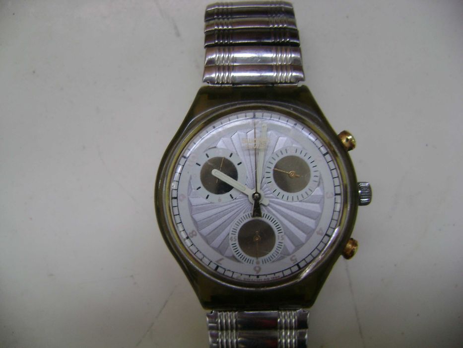 Продавам 5 броя кварцови часовника Fossil,Casio,Swatch