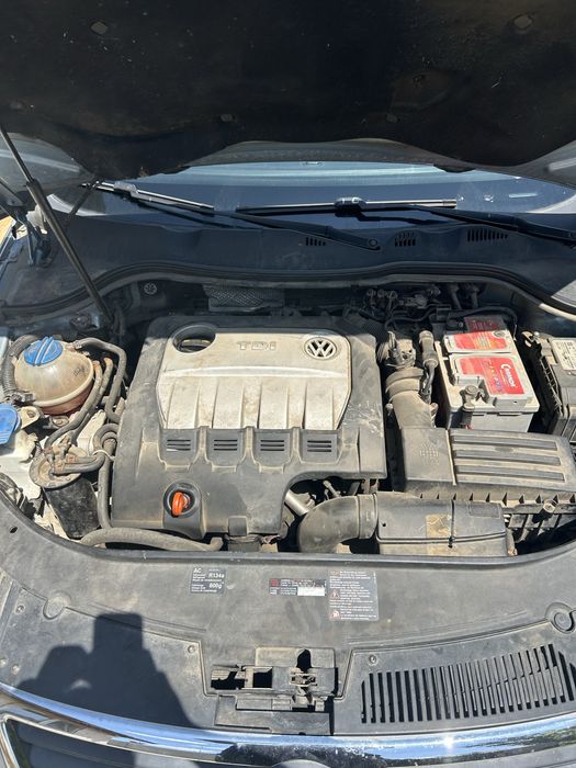 Vând Volkswagen Passat