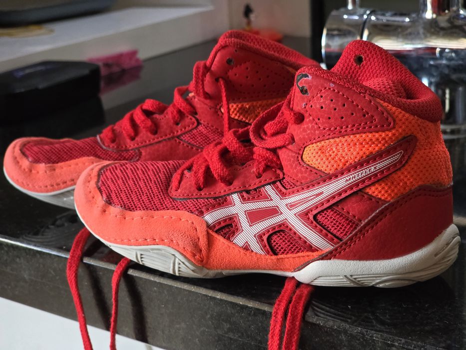 Борцовки ASICS - 27 номер , неразличими от нови