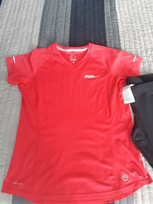 Сутиени Nike и Under Armour за фитнес