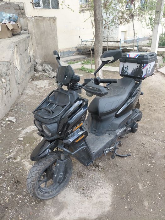 Skuter tank sotiladi