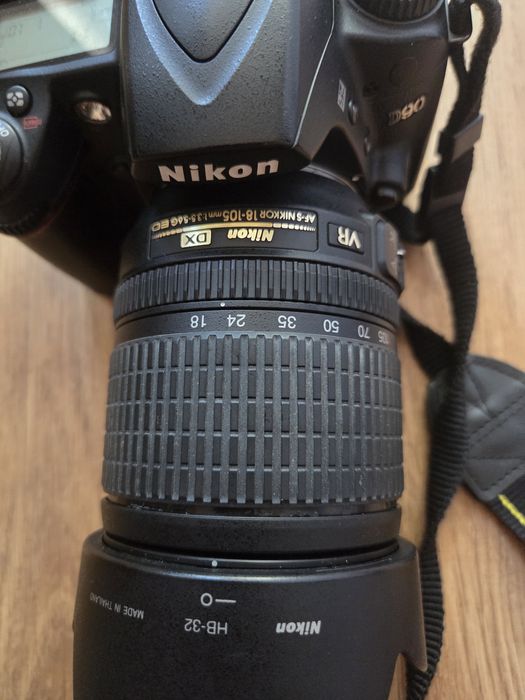 Nikon D90  ( cu tot ce se vede in foto )