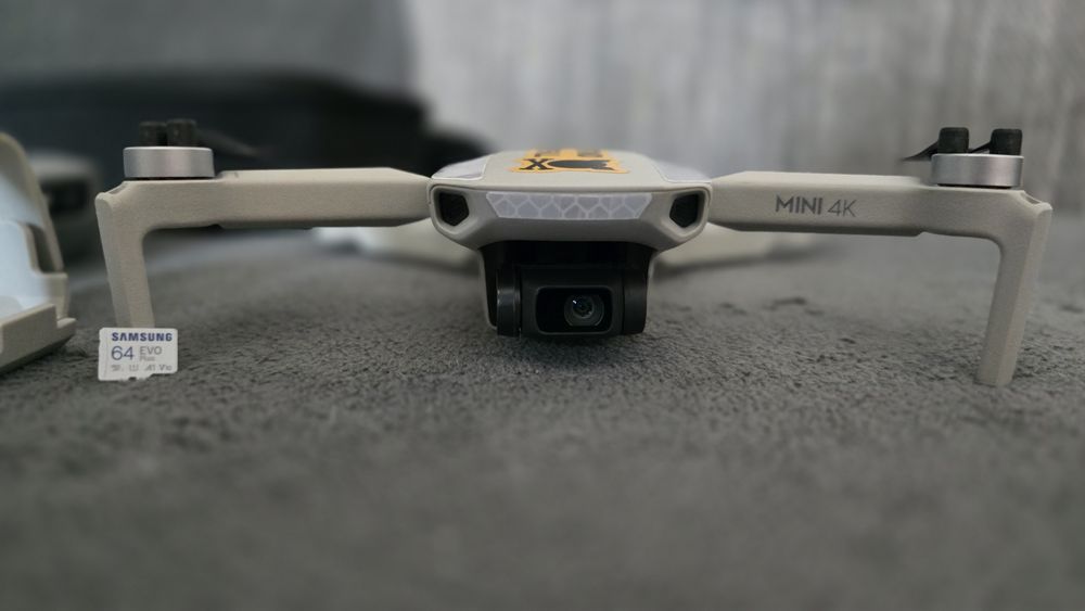 Dji mini 4k cu 2  Baterii,  geanta, card , pachet complet