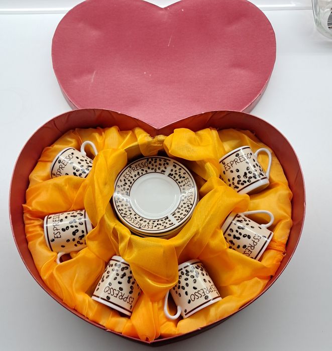 Чаши, сервизи и други