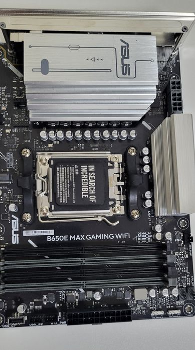 ASUS B650E max gaming wifi noua
