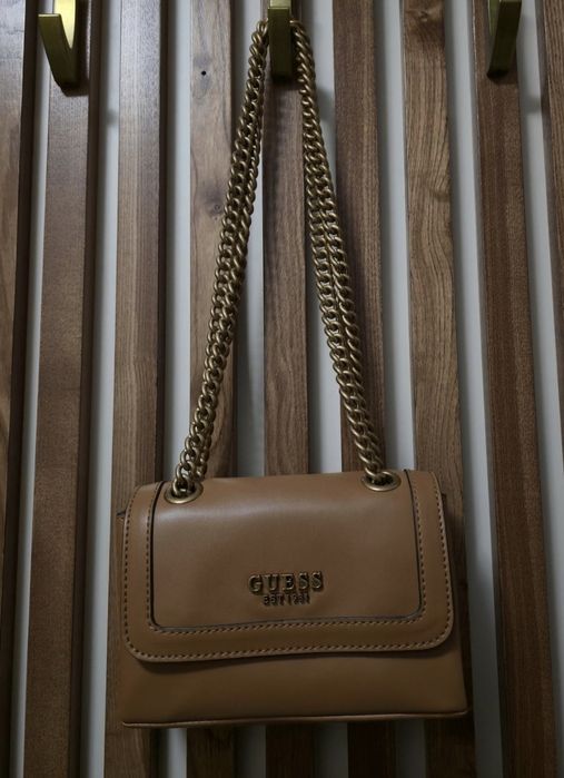 Geanta Guess - Abey de culoare maro, noua, din piele, este originala!