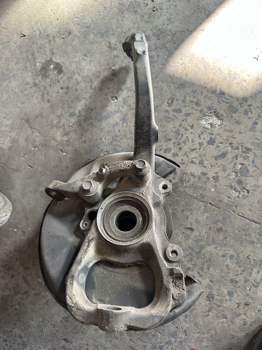 Продается цапфа на LC100