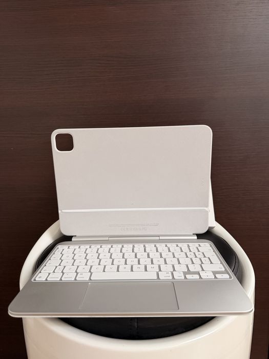 Magic Keyboard pentru iPad Pro 11"