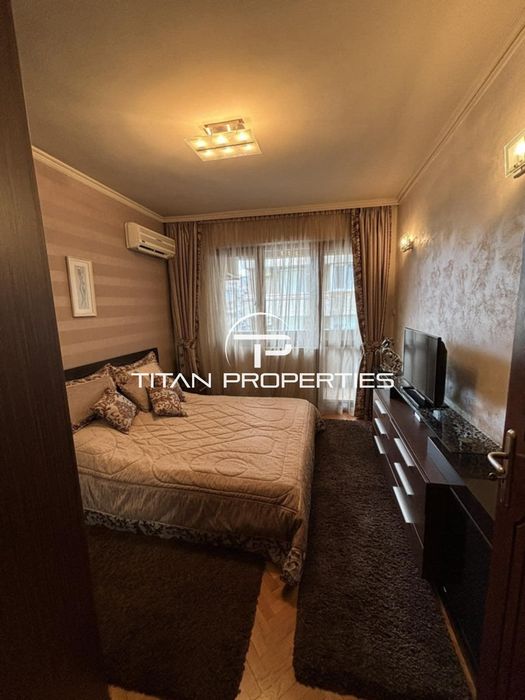 Продава се Четиристаен апартамент в Бургас, Център - 120 кв.м за 2667 €/кв.м - Снимка #1
