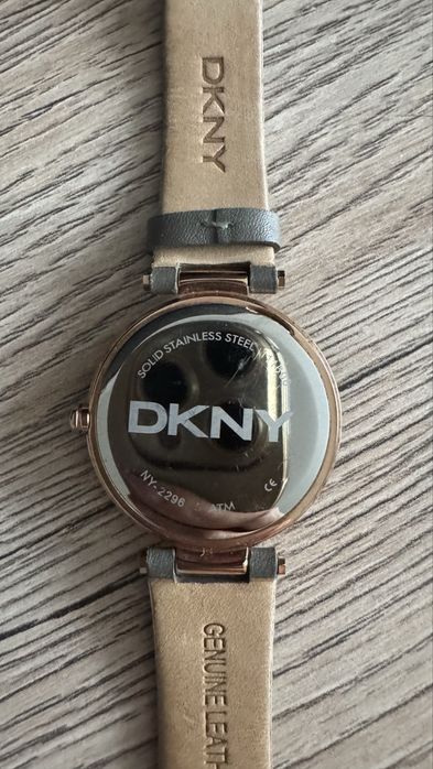 Часы женские DKNY