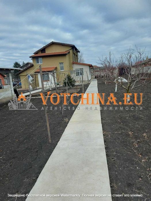 Двуетажна къща в с. Славеево / Добрич