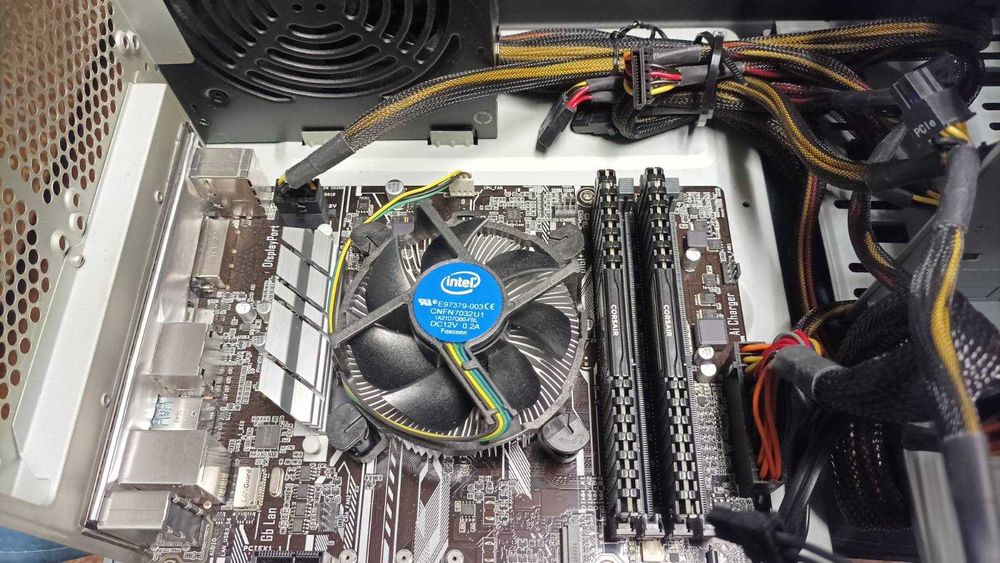 Настолен компютър на части