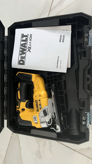 Аккумуляторный лобзик DeWALT DCS334NT-XJ
