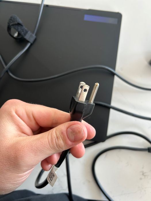 Продавам висок клас лаптоп ASUS ROG Zephyrus M16