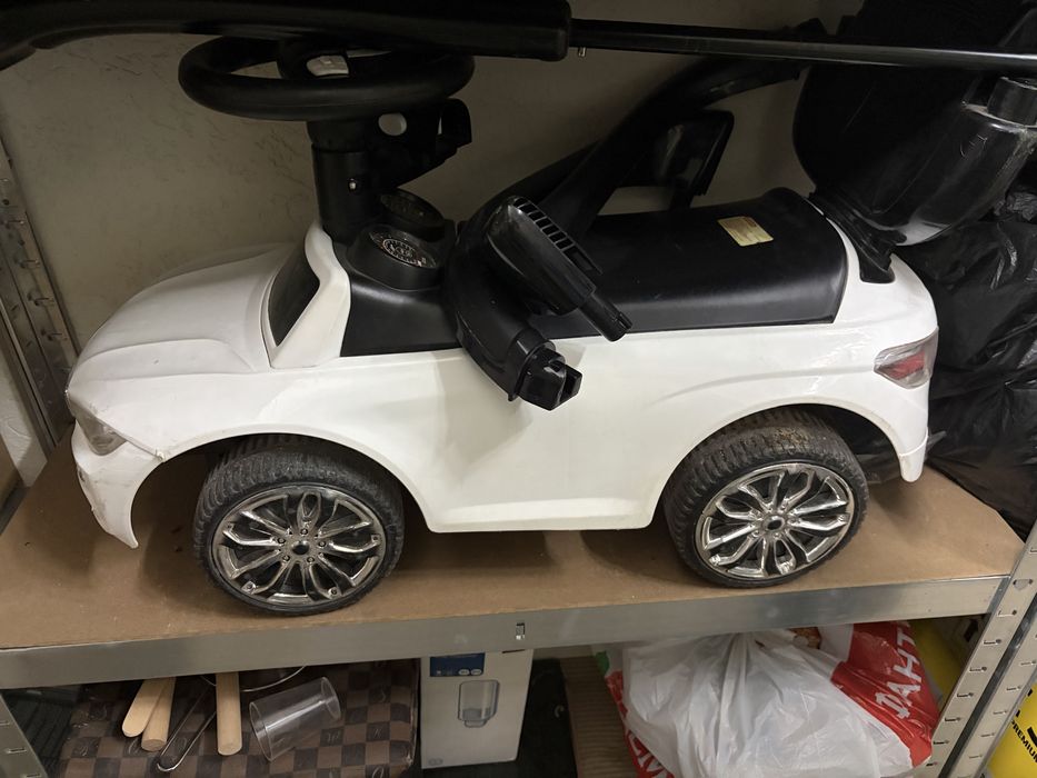 Детска кола за бутане и каране