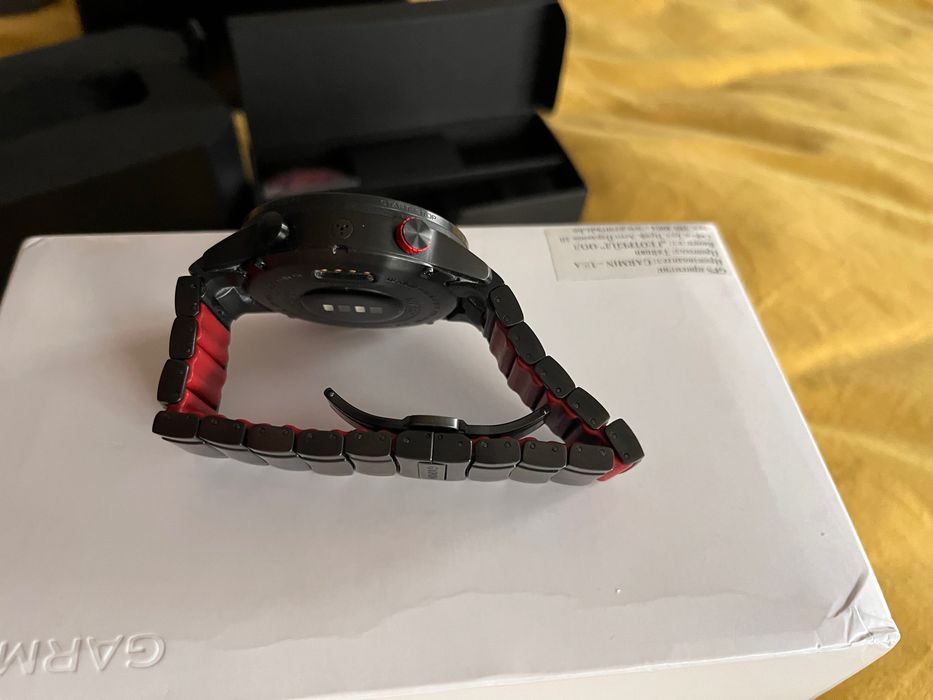 Garmin Marq Driver -премиум титаниев GPS часовник. Перфектно състояние