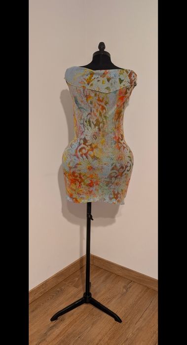 Rochie tricotată mulată, umeri goi, imprimeu artistic | S/M