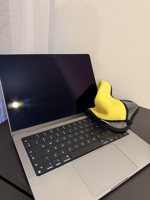 MacBook Pro 14-inch / M2 Pro / 16GB RAM / 512 GB