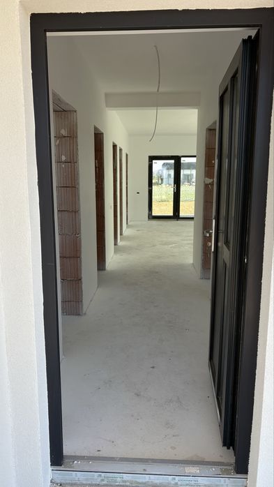 Casa noua cu PANOURI FOTOVOLTAICE, teren 553 mp, (utilitati complete)