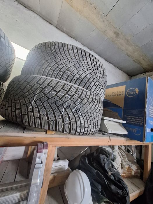 Продам шины зимние размер 285/60R18