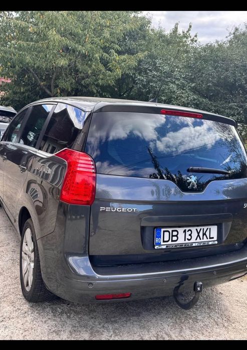 Vând Peugeot 5008