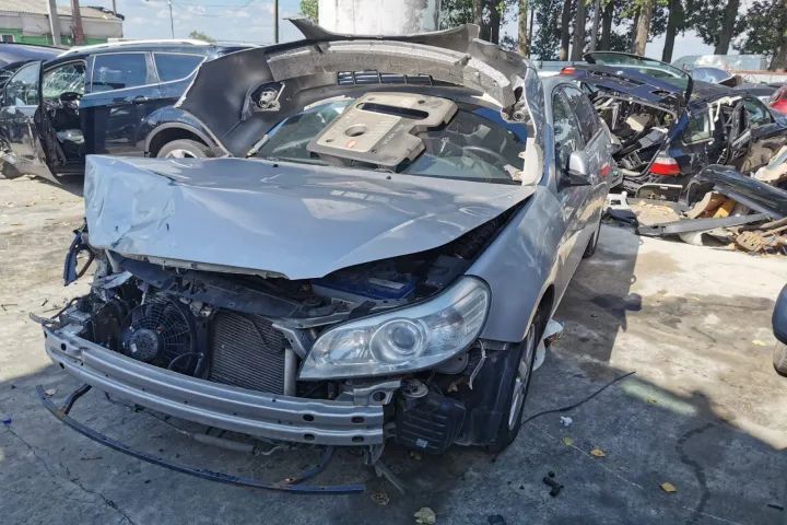 bara spate armatura stop tripla stanga dreapta rampa injectoare  praguri racitor gaze debitmetru aer parasolare plafoniera  Chevrolet Epica 2010 motor 2.0D 150cp Z20S dezmembrez dezmembrari