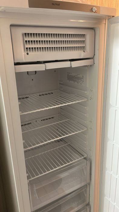 Продам морозильник (нерабочий)