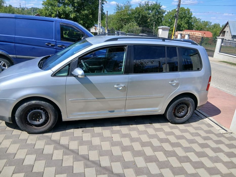 Vând Volkswagen Touran