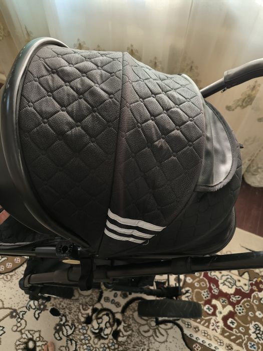 Коляска черная мощная