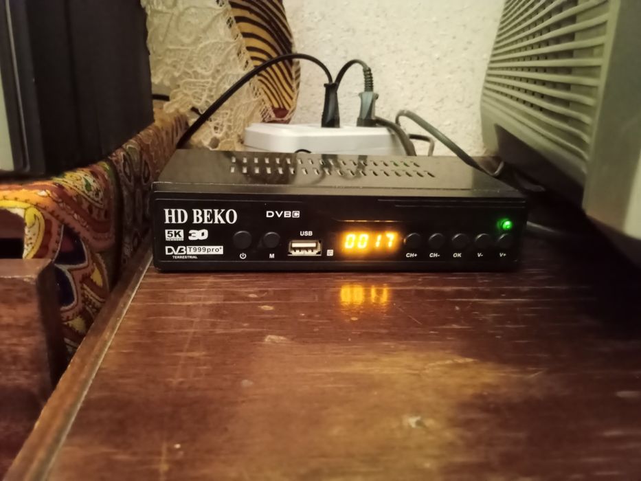 Тюнерча сотилади тез ва арзон булди 22канал курсатади ишлаши зур