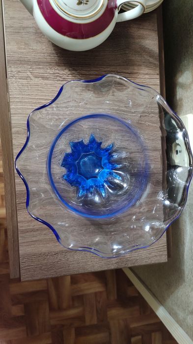 Ваза из цветного стекла. 15х20 см. Состояние идеальное.