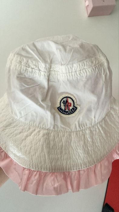 Бебешка шапка Moncler