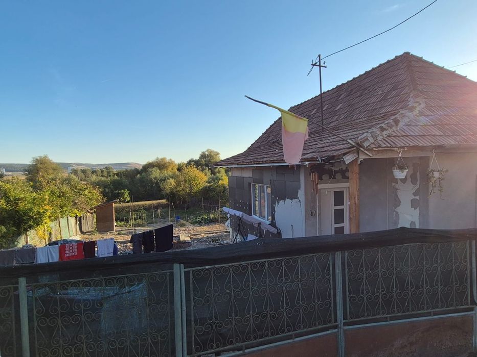 Casa lovuibila de vanzare - Dileu Nou