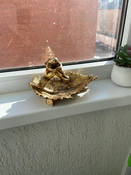 Продам статуэтку бронза